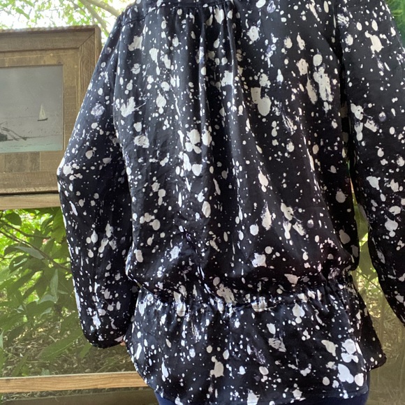 Michael Kors black with a white splatter paint pattern blouse. Size medium - Picture 9 of 10
